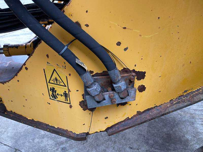 Smykem řízený nakladač pásový VOLVO - L70C - WHEEL LOADER: obrázek 16 Smykem řízený nakladač pásový VOLVO - L70C - WHEEL LOADER: obrázek 16