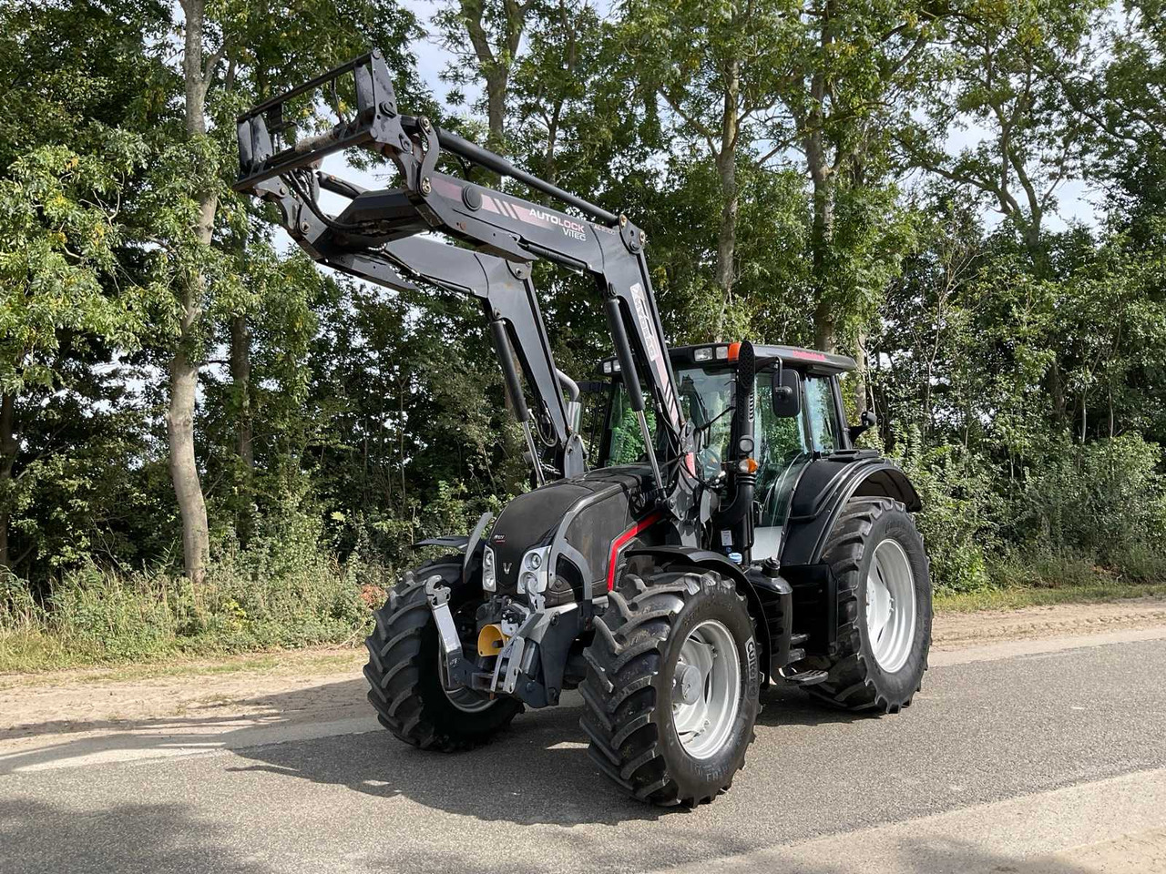 Valtra N123 Unlimited - Traktor: obrázek 2 Valtra N123 Unlimited - Traktor: obrázek 2