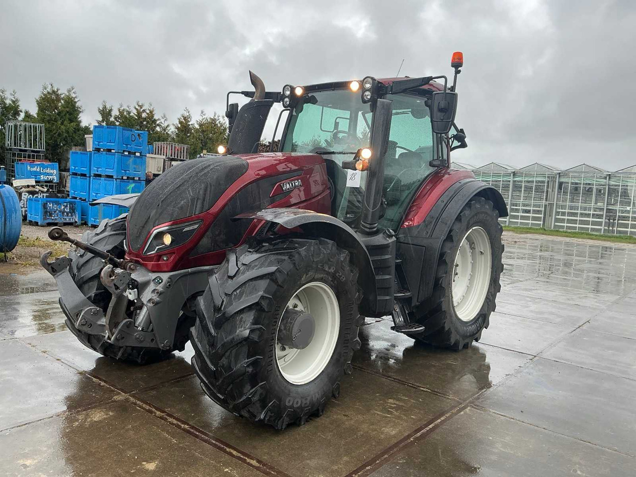 Valtra T214 - Traktor: obrázek 2 Valtra T214 - Traktor: obrázek 2