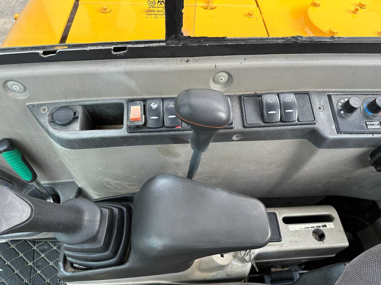 Pásové rýpadlo Volvo EC60C: obrázek 37