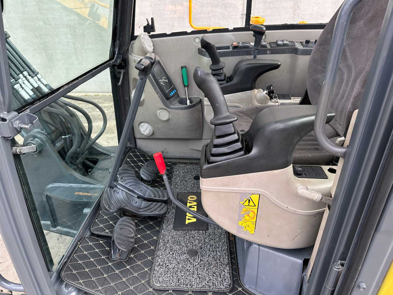 Pásové rýpadlo Volvo EC60C: obrázek 35