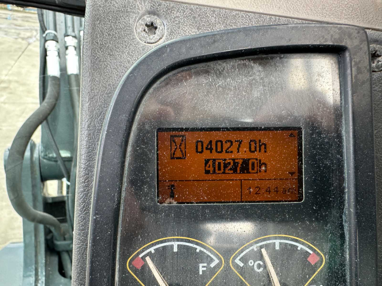 Pásové rýpadlo Volvo EC60C: obrázek 41