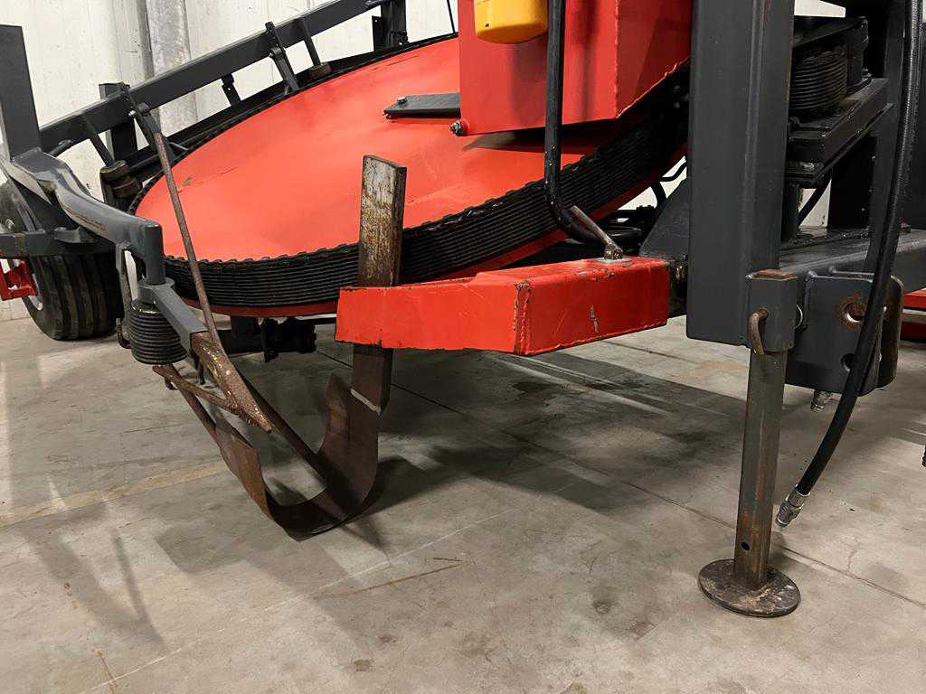 Mounted top lifting harvester - Zemědělská technika: obrázek 3 Mounted top lifting harvester - Zemědělská technika: obrázek 3