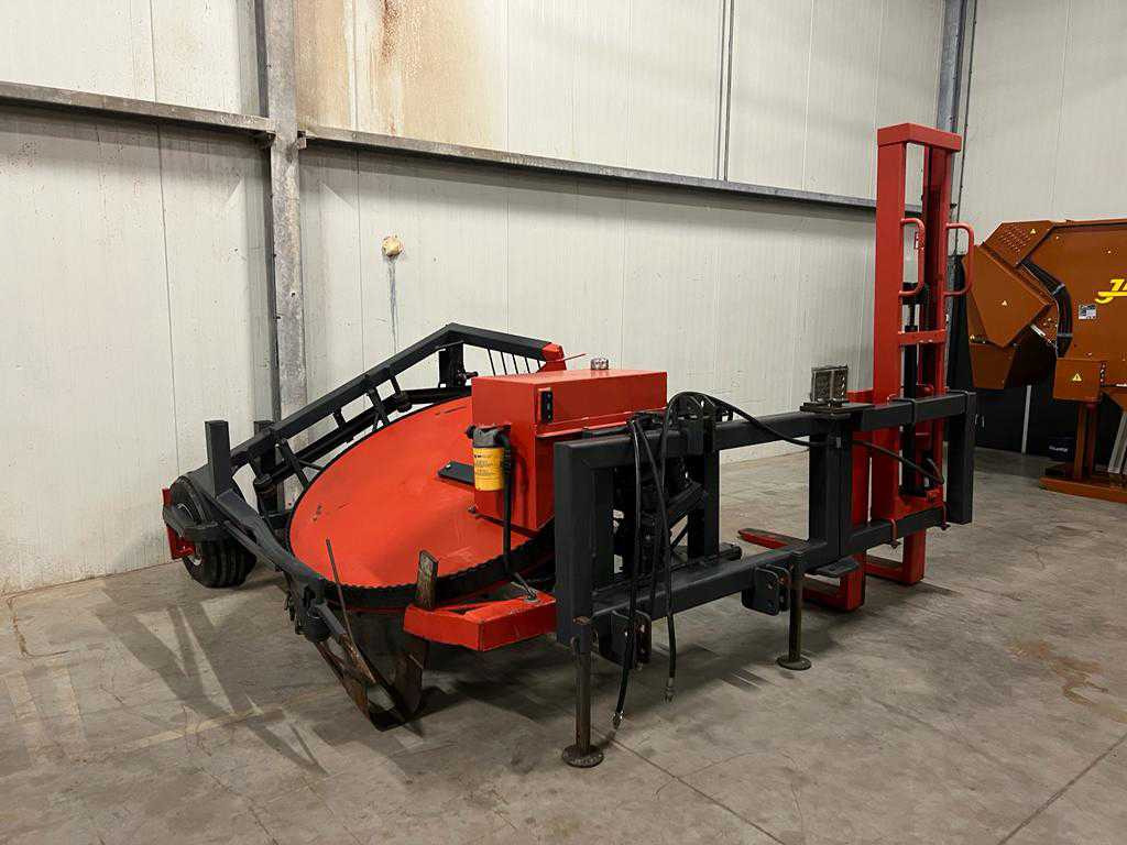 Mounted top lifting harvester - Zemědělská technika: obrázek 1 Mounted top lifting harvester - Zemědělská technika: obrázek 1