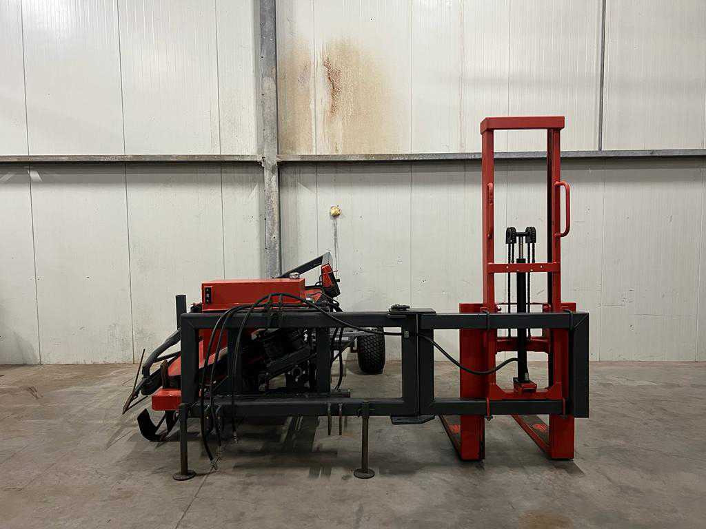 Mounted top lifting harvester - Zemědělská technika: obrázek 2 Mounted top lifting harvester - Zemědělská technika: obrázek 2