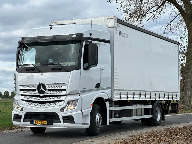 Mercedes-Benz Actros ACTROS 1843L 2022. 183432km Schuifzeil met Laadklep 2000kg - Plachtový nákladní auto: obrázek 1 Mercedes-Benz Actros ACTROS 1843L 2022. 183432km Schuifzeil met Laadklep 2000kg - Plachtový nákladní auto: obrázek 1