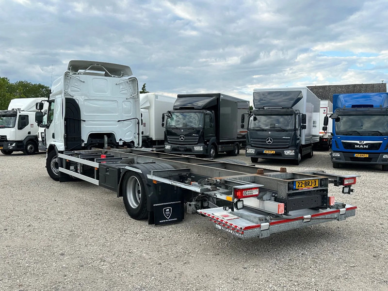 Renault D280 - Plachtový nákladní auto: obrázek 3 Renault D280 - Plachtový nákladní auto: obrázek 3