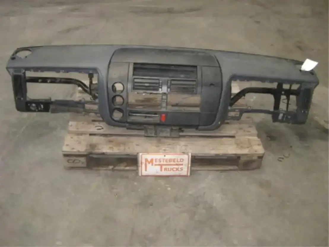 Mercedes-Benz Dashbord - Kabina a interiér pro Nákladní auto: obrázek 1 Mercedes-Benz Dashbord - Kabina a interiér pro Nákladní auto: obrázek 1