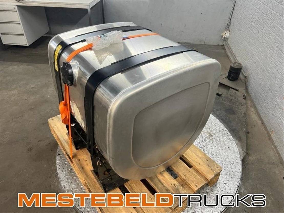 Volvo D tank met steunen 330 liter - Palivový systém pro Nákladní auto: obrázek 2 Volvo D tank met steunen 330 liter - Palivový systém pro Nákladní auto: obrázek 2