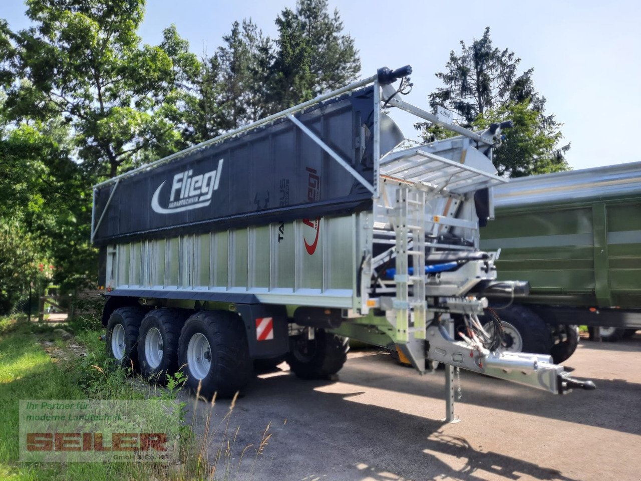 Fliegl ASW 381 TAURUS FOX 45m³ + Top Lift Light - Samonakládací vůz: obrázek 3 Fliegl ASW 381 TAURUS FOX 45m³ + Top Lift Light - Samonakládací vůz: obrázek 3
