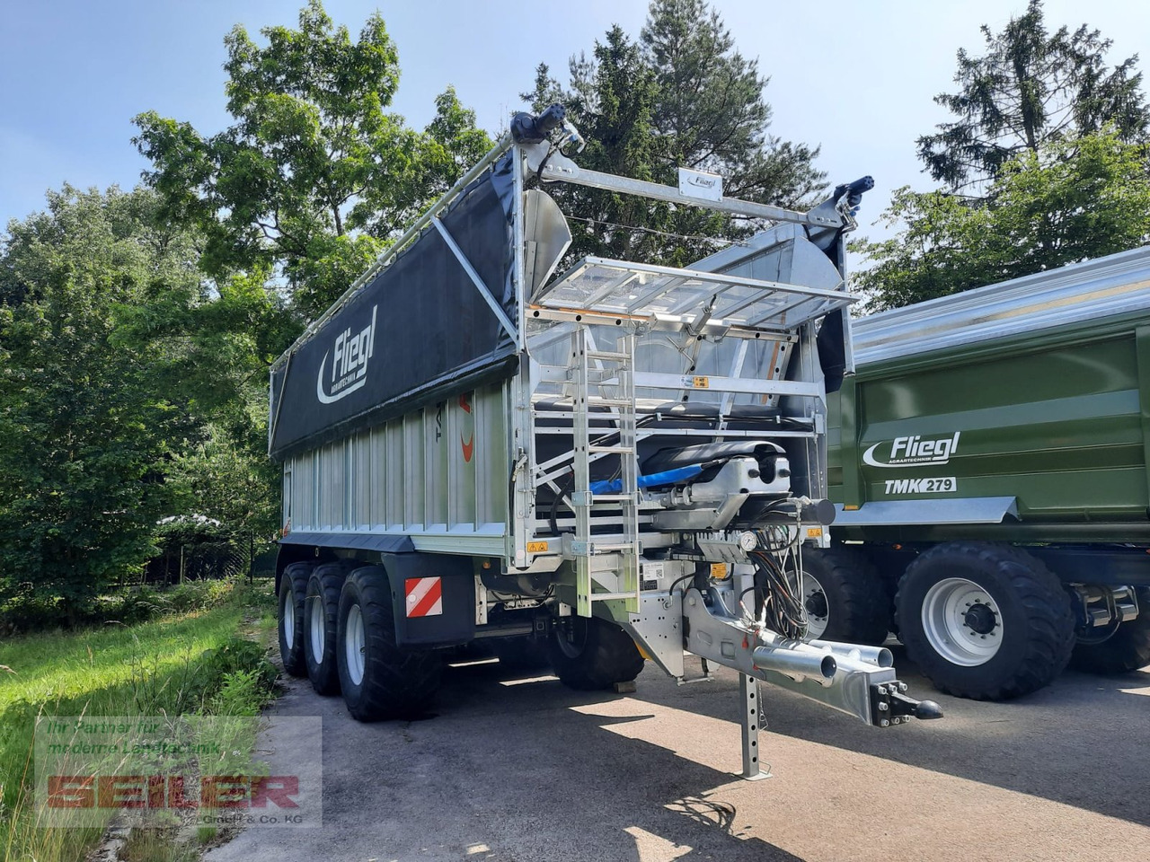 Fliegl ASW 381 TAURUS FOX 45m³ + Top Lift Light - Samonakládací vůz: obrázek 2 Fliegl ASW 381 TAURUS FOX 45m³ + Top Lift Light - Samonakládací vůz: obrázek 2