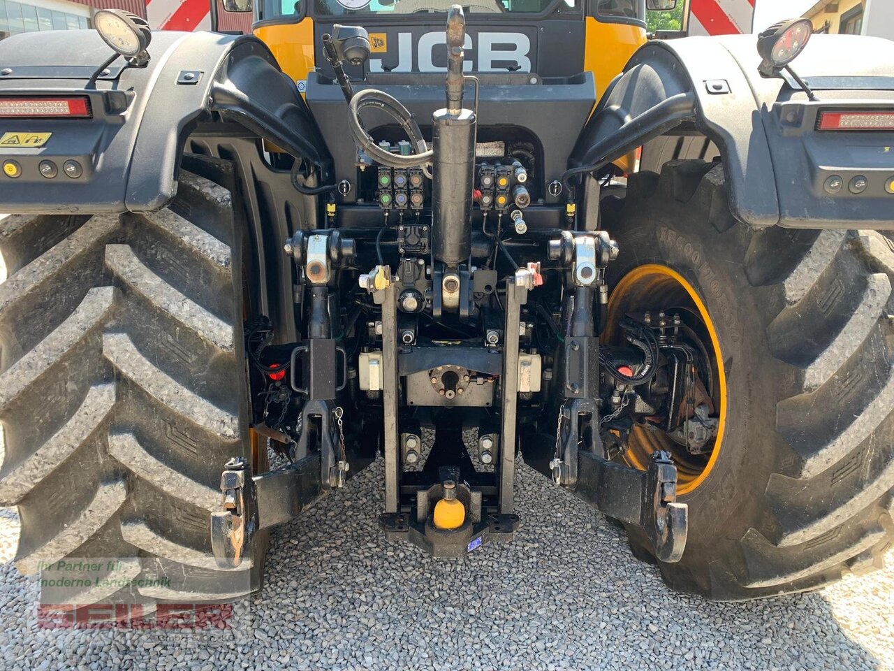 JCB Fastrac 4220 - Traktor: obrázek 5 JCB Fastrac 4220 - Traktor: obrázek 5