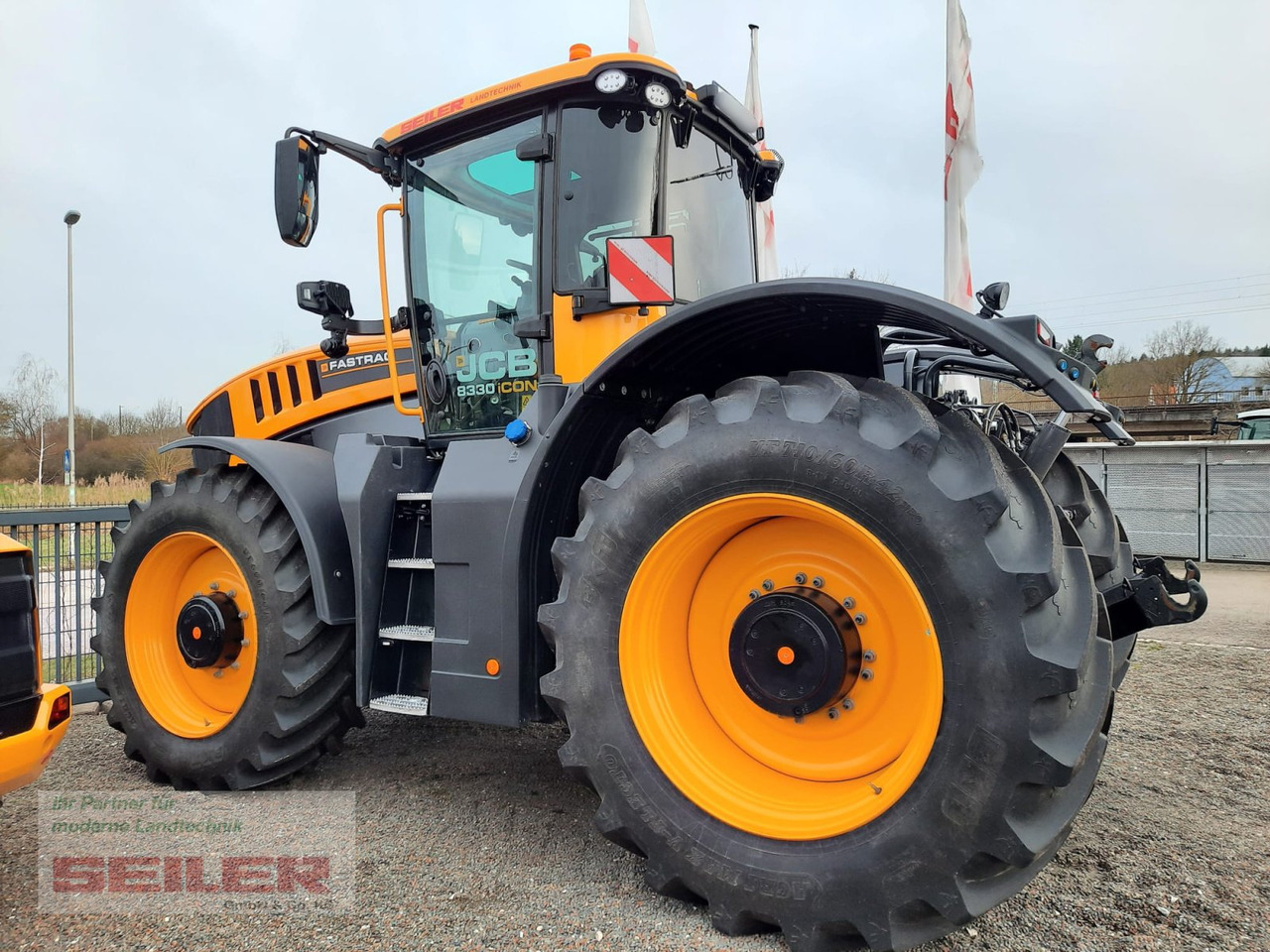 JCB Fastrac 8330 iCON Trimble-ready - Traktor: obrázek 3 JCB Fastrac 8330 iCON Trimble-ready - Traktor: obrázek 3