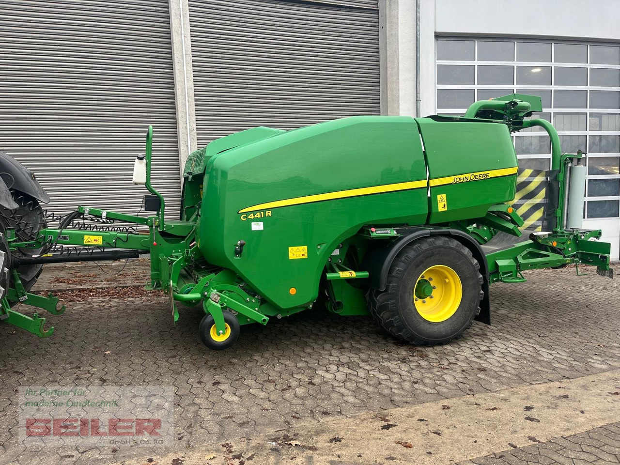 John Deere C441 R - Lis na válcové balíky: obrázek 1 John Deere C441 R - Lis na válcové balíky: obrázek 1