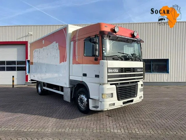 DAF XF 95.380 Euro 2 Manual-Gear - Skříňový nákladní auto: obrázek 1 DAF XF 95.380 Euro 2 Manual-Gear - Skříňový nákladní auto: obrázek 1