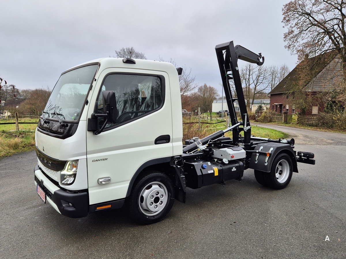 FUSO 3C15 Duonic Aut.City Abrollkipper AHK 3.5T - Hákový nosič kontejnerů: obrázek 1 FUSO 3C15 Duonic Aut.City Abrollkipper AHK 3.5T - Hákový nosič kontejnerů: obrázek 1
