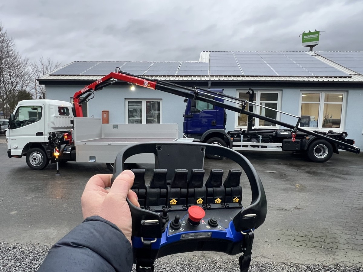 FUSO 3S15 Alu Pritsche 2.80m Ladekran Funk! sofort ve - Nákladní automobil valníkový/ Plošinový, Auto s hydraulickou rukou: obrázek 2 FUSO 3S15 Alu Pritsche 2.80m Ladekran Funk! sofort ve - Nákladní automobil valníkový/ Plošinový, Auto s hydraulickou rukou: obrázek 2