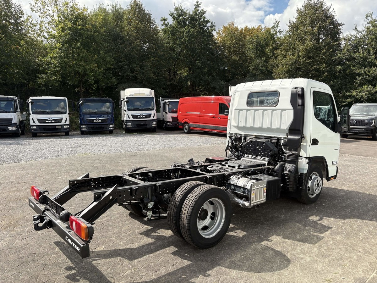 FUSO 3S15 Fahrgestell 2500 Nebenantrieb - Podvozek s kabinou: obrázek 5 FUSO 3S15 Fahrgestell 2500 Nebenantrieb - Podvozek s kabinou: obrázek 5