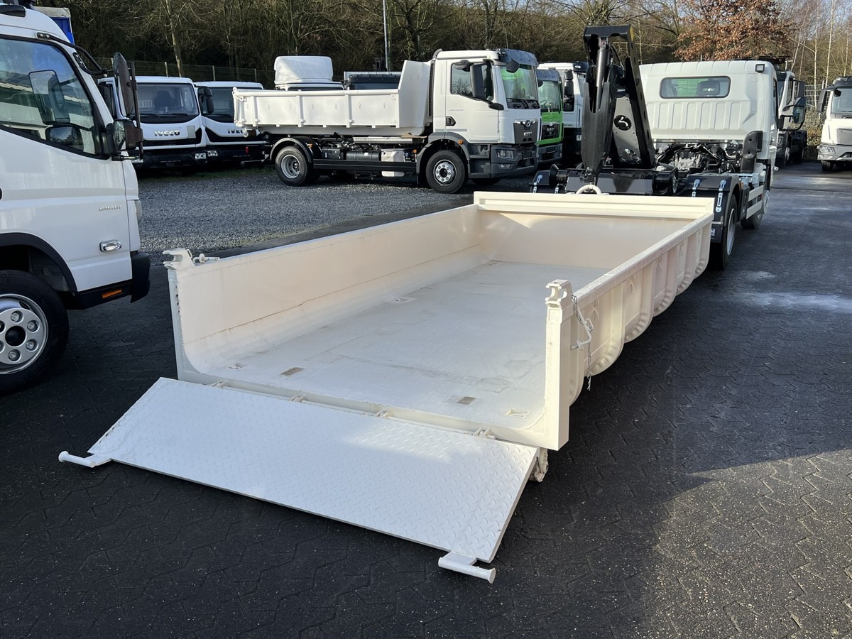 FUSO Canter FUSO 7C18 City Abrollkipper Miete - Hákový nosič kontejnerů: obrázek 4 FUSO Canter FUSO 7C18 City Abrollkipper Miete - Hákový nosič kontejnerů: obrázek 4