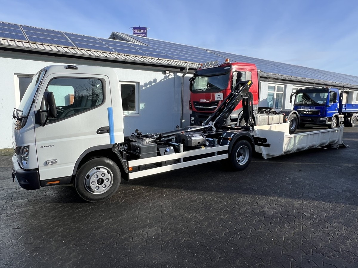 FUSO Canter FUSO 7C18 City Abrollkipper - Hákový nosič kontejnerů: obrázek 3 FUSO Canter FUSO 7C18 City Abrollkipper - Hákový nosič kontejnerů: obrázek 3