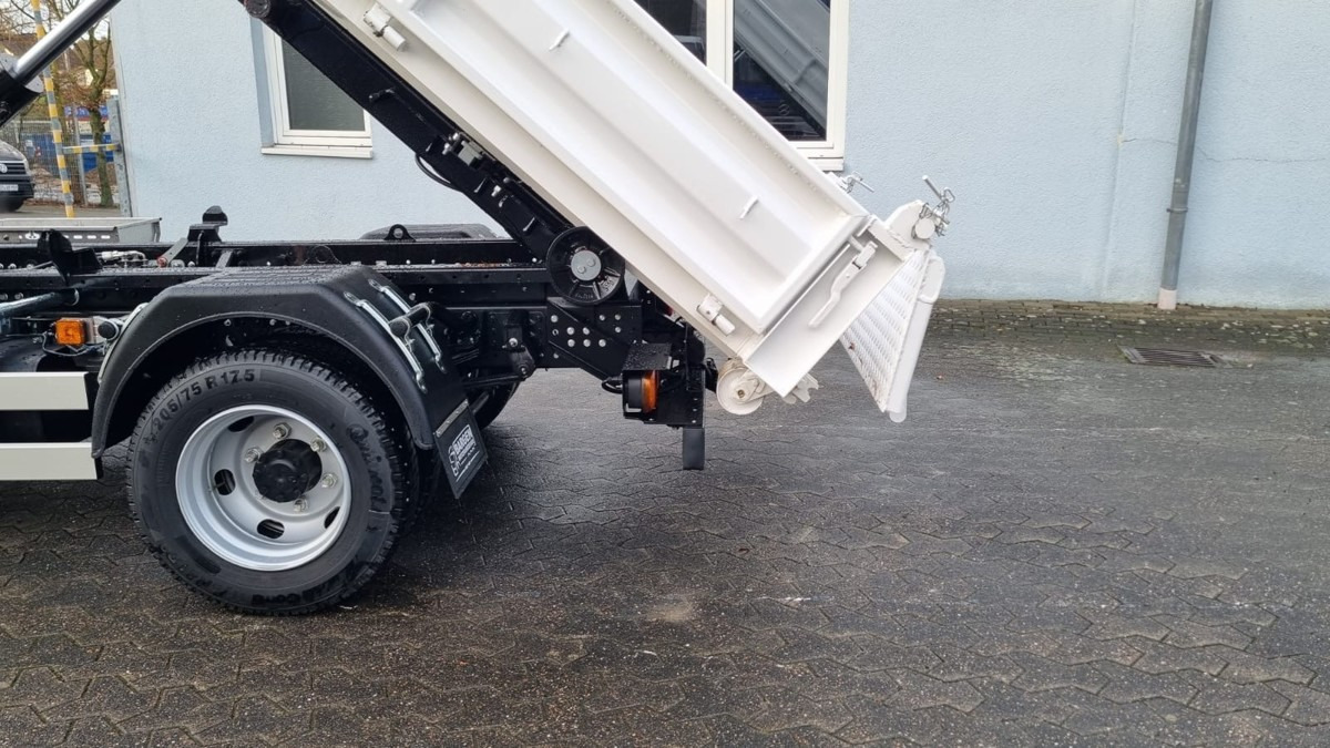 FUSO FUSO 9C18 40km/h City Abrollkipper WLF Swiss CH - Hákový nosič kontejnerů: obrázek 4 FUSO FUSO 9C18 40km/h City Abrollkipper WLF Swiss CH - Hákový nosič kontejnerů: obrázek 4