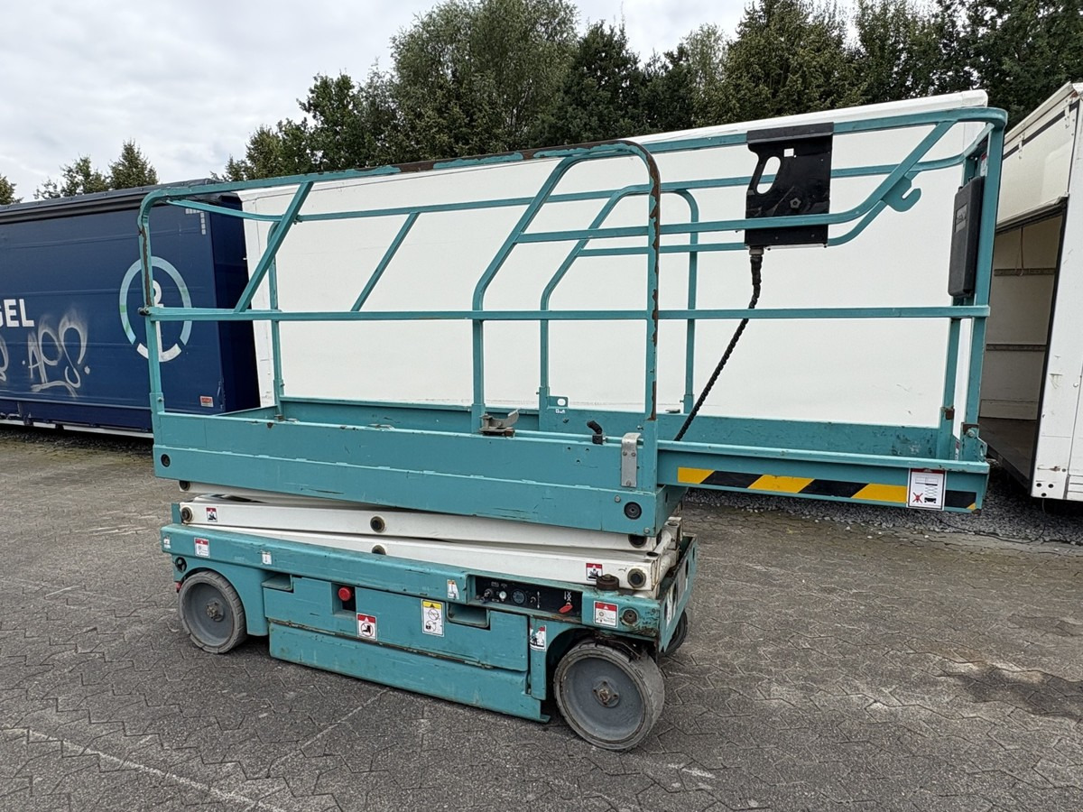 Nůžková plošina GENIE Haulotte Compact 8 baugleich GS 2032 sofort verf: obrázek 6 Nůžková plošina GENIE Haulotte Compact 8 baugleich GS 2032 sofort verf: obrázek 6