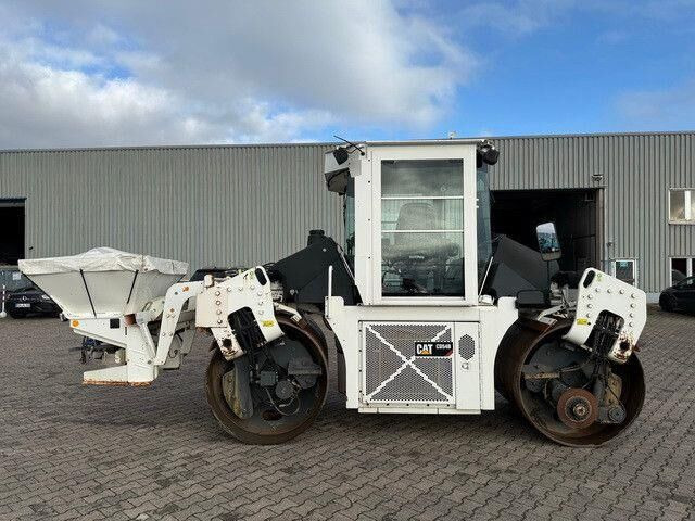 Caterpillar CD54B (CD10),Tandemwalze, Streuer,Kantenscheider - Válec: obrázek 2 Caterpillar CD54B (CD10),Tandemwalze, Streuer,Kantenscheider - Válec: obrázek 2