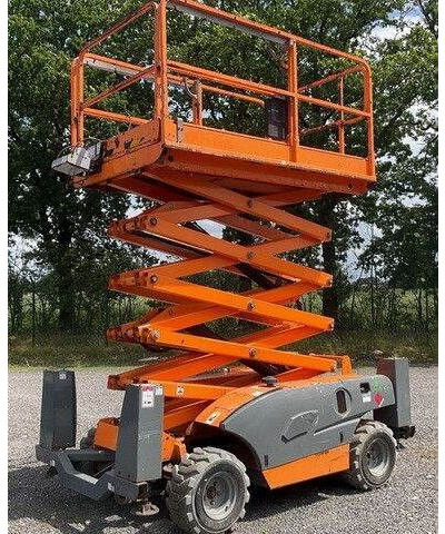 Haulotte Compact 12 DX, Geländegängig, Kubota, 12,15m - Nůžková plošina: obrázek 2 Haulotte Compact 12 DX, Geländegängig, Kubota, 12,15m - Nůžková plošina: obrázek 2
