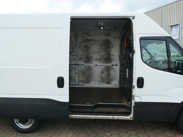 Iveco Daily 35S14/Hochdach/AHK/Klima - Furgon: obrázek 4 Iveco Daily 35S14/Hochdach/AHK/Klima - Furgon: obrázek 4