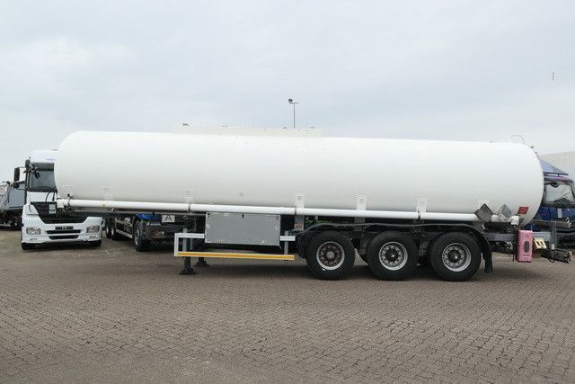 Kässbohrer STH 34/10-24/Tank 34.000 ltr./Unterbefüll./Pumpe - Cisternový návěs: obrázek 2 Kässbohrer STH 34/10-24/Tank 34.000 ltr./Unterbefüll./Pumpe - Cisternový návěs: obrázek 2