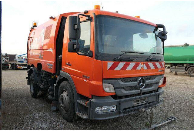Mercedes-Benz 1323 L Atego 4x2, Faun Vaajet 6 R, Wassertank - Zametací vůz: obrázek 5 Mercedes-Benz 1323 L Atego 4x2, Faun Vaajet 6 R, Wassertank - Zametací vůz: obrázek 5