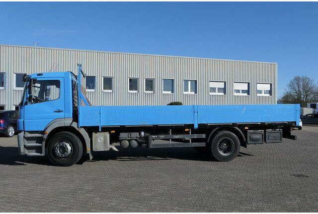 Mercedes-Benz 1824 L Axor 4x2, 3. Sitz, AHK, Gerüstbau, Klima - Nákladní automobil valníkový/ Plošinový: obrázek 2 Mercedes-Benz 1824 L Axor 4x2, 3. Sitz, AHK, Gerüstbau, Klima - Nákladní automobil valníkový/ Plošinový: obrázek 2