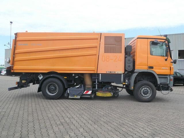 Mercedes-Benz 2032 A Actros 4x4, Bucher STKF 9500, Airport, AC - Zametací vůz: obrázek 2 Mercedes-Benz 2032 A Actros 4x4, Bucher STKF 9500, Airport, AC - Zametací vůz: obrázek 2