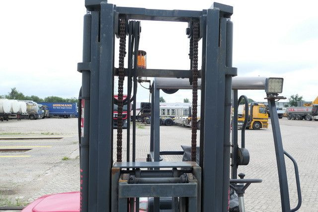 Moffett M4 25.3, Mitnahmestapler, 2.500kg, 3m Hubhöhe - Závěsný vysokozdvižný vozík: obrázek 5 Moffett M4 25.3, Mitnahmestapler, 2.500kg, 3m Hubhöhe - Závěsný vysokozdvižný vozík: obrázek 5