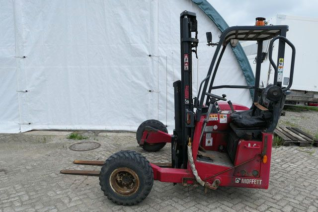 Moffett M4 25.3, Mitnahmestapler, 2.500kg, 3m Hubhöhe - Závěsný vysokozdvižný vozík: obrázek 2 Moffett M4 25.3, Mitnahmestapler, 2.500kg, 3m Hubhöhe - Závěsný vysokozdvižný vozík: obrázek 2