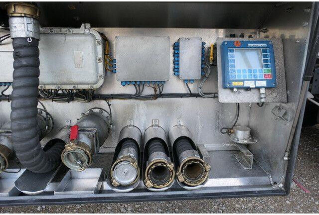 Schrader Z-STA24-42.7/4, Peilstab, 43m³, 4 Kammern - Cisternový návěs: obrázek 4 Schrader Z-STA24-42.7/4, Peilstab, 43m³, 4 Kammern - Cisternový návěs: obrázek 4
