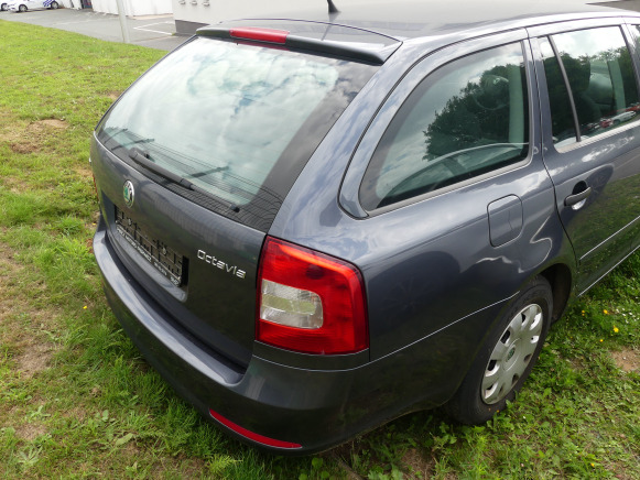 Break Skoda Octavia Combi (2011-97.803 km) - Osobní auto: obrázek 5 Break Skoda Octavia Combi (2011-97.803 km) - Osobní auto: obrázek 5