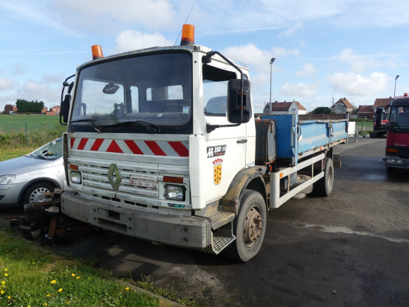 Camion benne basculante Renault 40 ABE 4 (2006-329.446 km) - Sklápěč: obrázek 1 Camion benne basculante Renault 40 ABE 4 (2006-329.446 km) - Sklápěč: obrázek 1