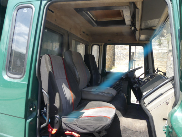Skříňový nákladní auto Camion de déménagement avec haillon arrière Volvo FL6-140 (1986-451.079 km-VIN:YB1E6AXGB405329): obrázek 14
