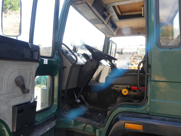 Skříňový nákladní auto Camion de déménagement avec haillon arrière Volvo FL6-140 (1986-451.079 km-VIN:YB1E6AXGB405329): obrázek 17