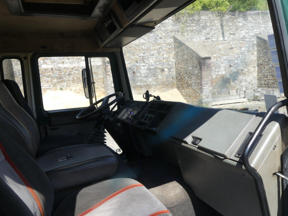Skříňový nákladní auto Camion de déménagement avec haillon arrière Volvo FL6-140 (1986-451.079 km-VIN:YB1E6AXGB405329): obrázek 15