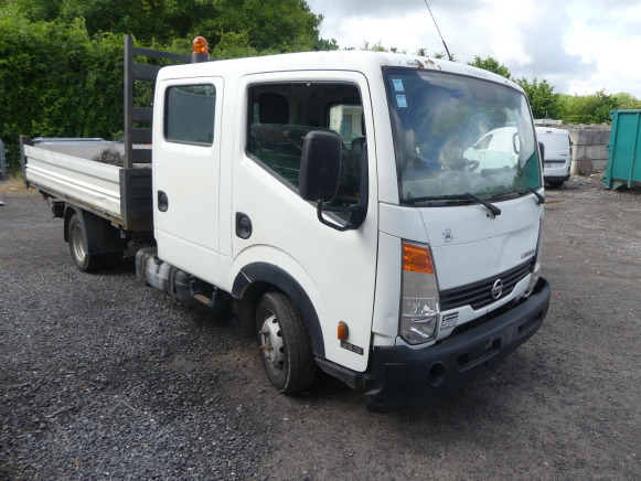 Camionnette double cabine et benne tri benne Nissan Cabstar (2009-215.641 km) - Sklápěč: obrázek 2 Camionnette double cabine et benne tri benne Nissan Cabstar (2009-215.641 km) - Sklápěč: obrázek 2