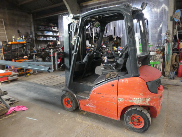 Chariot élévateur avec tète rotatif Linde H16D - Vysokozdvižný vozík: obrázek 1 Chariot élévateur avec tète rotatif Linde H16D - Vysokozdvižný vozík: obrázek 1