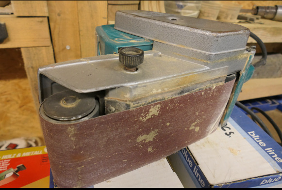 Ponceuse à bande Makita 9402 - Dřevoobráběcí stroj: obrázek 4 Ponceuse à bande Makita 9402 - Dřevoobráběcí stroj: obrázek 4