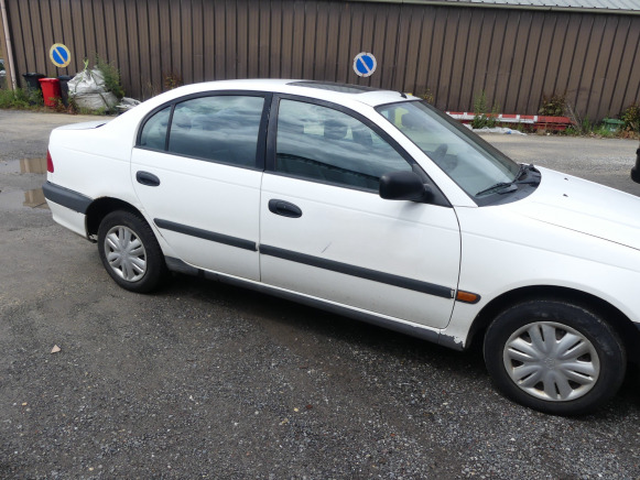REF:DBB024 - Voiture Toyota Avensis (1998-172.549 km) - Osobní auto: obrázek 4 REF:DBB024 - Voiture Toyota Avensis (1998-172.549 km) - Osobní auto: obrázek 4