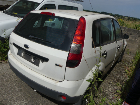 REF:Immatriculée sous : SPI-110 - Voiture Ford FIESTA - Osobní auto: obrázek 3 REF:Immatriculée sous : SPI-110 - Voiture Ford FIESTA - Osobní auto: obrázek 3