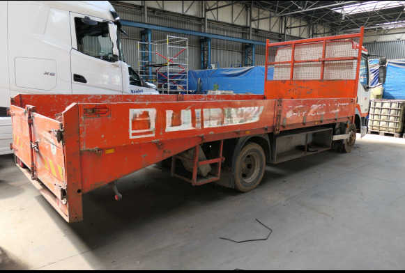 REF:imat : 1-GEM-292 - Camion plateau DAF LF45 (2002-326.743 km) - Nákladní automobil valníkový/ Plošinový: obrázek 4 REF:imat : 1-GEM-292 - Camion plateau DAF LF45 (2002-326.743 km) - Nákladní automobil valníkový/ Plošinový: obrázek 4