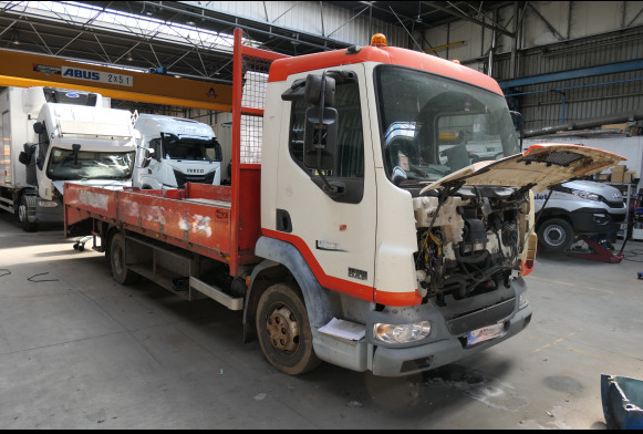 REF:imat : 1-GEM-292 - Camion plateau DAF LF45 (2002-326.743 km) - Nákladní automobil valníkový/ Plošinový: obrázek 2 REF:imat : 1-GEM-292 - Camion plateau DAF LF45 (2002-326.743 km) - Nákladní automobil valníkový/ Plošinový: obrázek 2