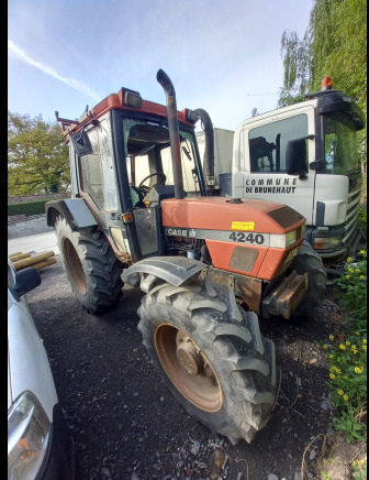 Tracteur Case International 4240XLA - Traktor: obrázek 2 Tracteur Case International 4240XLA - Traktor: obrázek 2