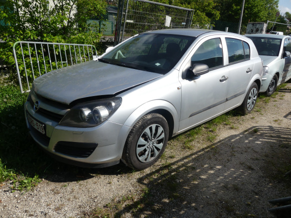 Voiture Opel Astra - Osobní auto: obrázek 1 Voiture Opel Astra - Osobní auto: obrázek 1